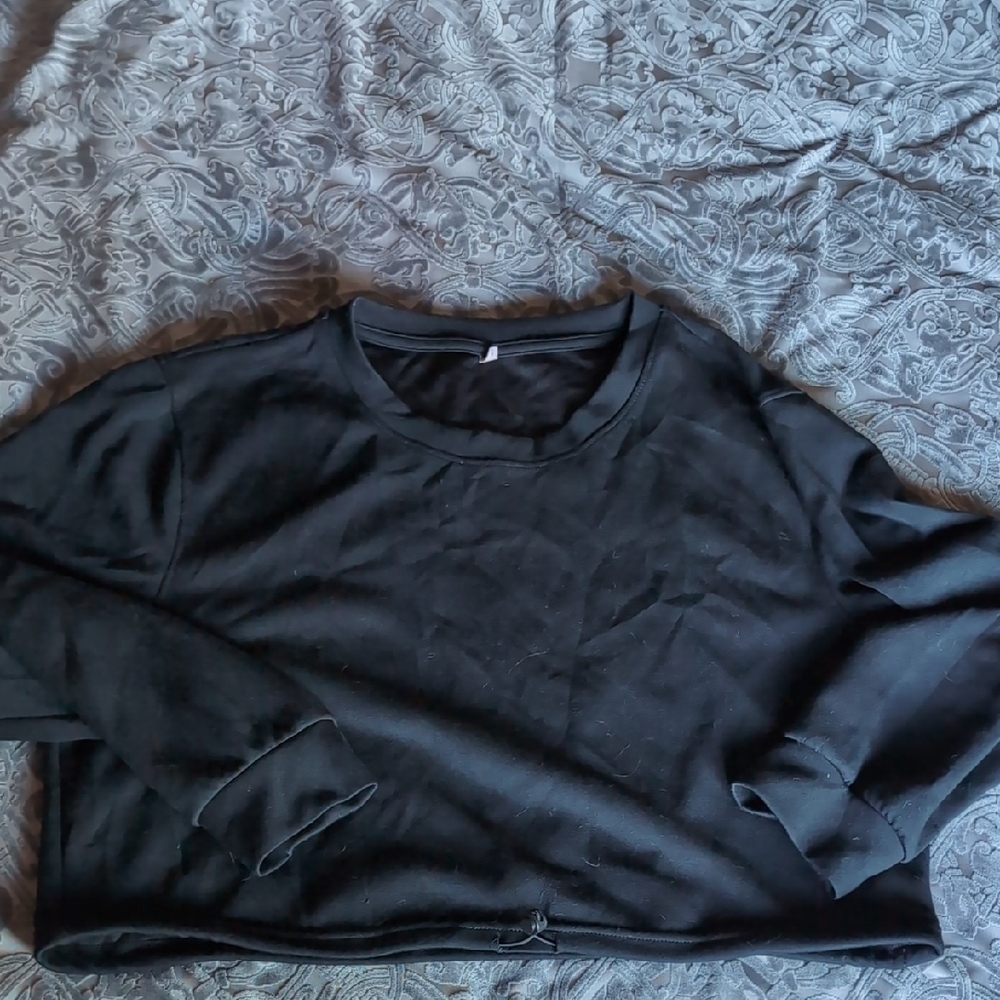 CRZ YOGA Black Women's Cropped Sweatshirt